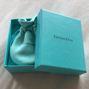 Tiffany & Co. jewelry box with pouch 💍🩵